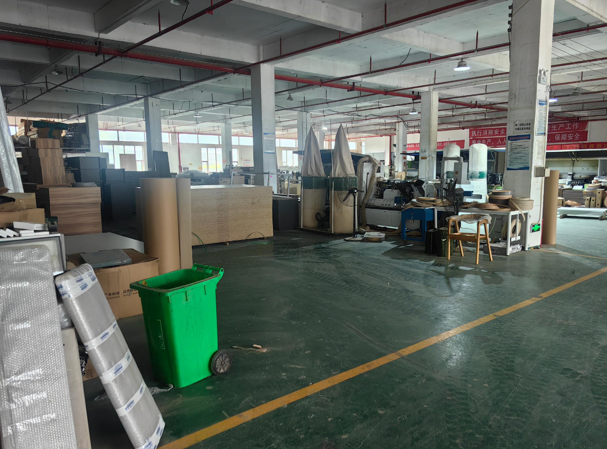 ���ڷŰ칫�Ҿߣ���������˲������